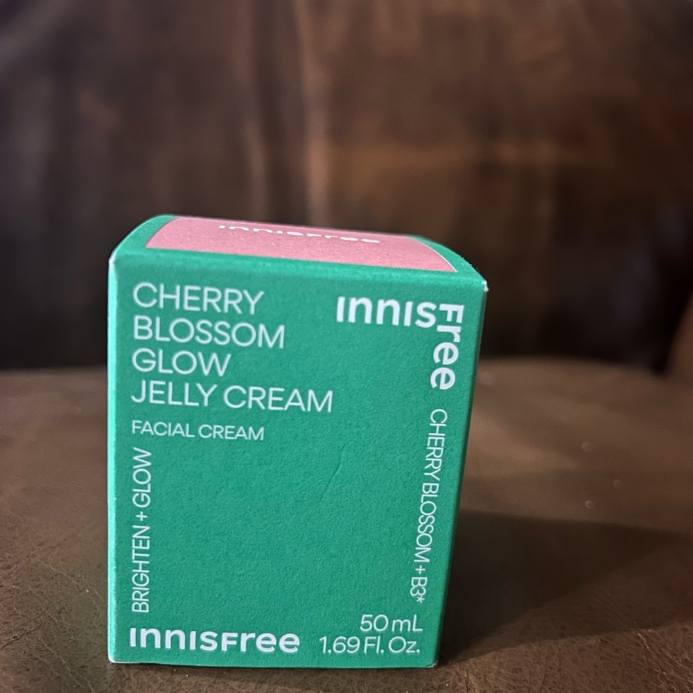 New Innisfree Cherry Blossom Glow Jelly Cream Niacinamide Betaine moisturizer